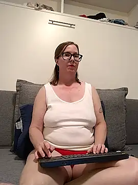Snapshot of SweetandNaughty1 chatting on May 6, 4:52 am SweetandNaughty1 online show from May 6, 4:52 am