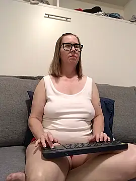 Snapshot of SweetandNaughty1 chatting on May 6, 8:03 pm SweetandNaughty1 online show from May 6, 8:03 pm