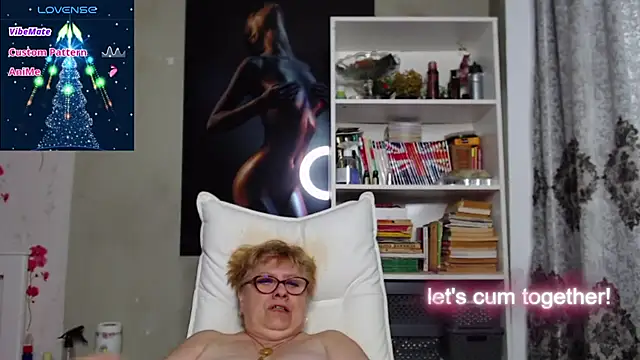 Snapshot of Mella4you chatting on December 16, 7:04 am Mella4you online show from December 16, 7:04 am