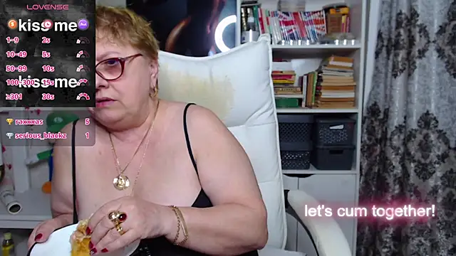 Snapshot of Mella4you chatting on January 19, 2:28 pm Mella4you online show from January 19, 2:28 pm