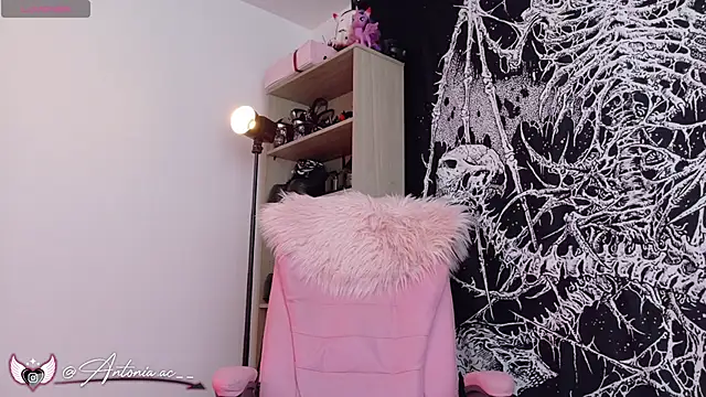 antoniaacxx online show from April 1, 8:06 pm