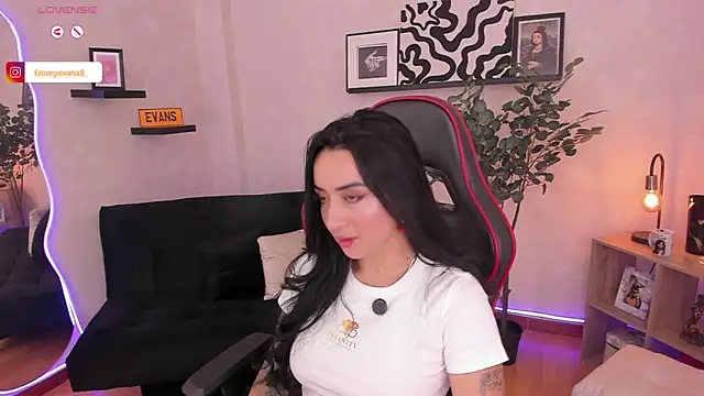 EmmyEvans1 online show from September 23, 7:50 pm