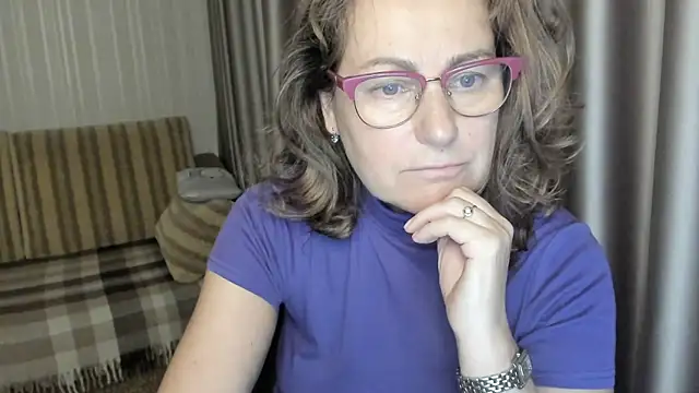 Snapshot of lauraoven chatting on December 10, 1:11 pm lauraoven online show from December 10, 1:11 pm