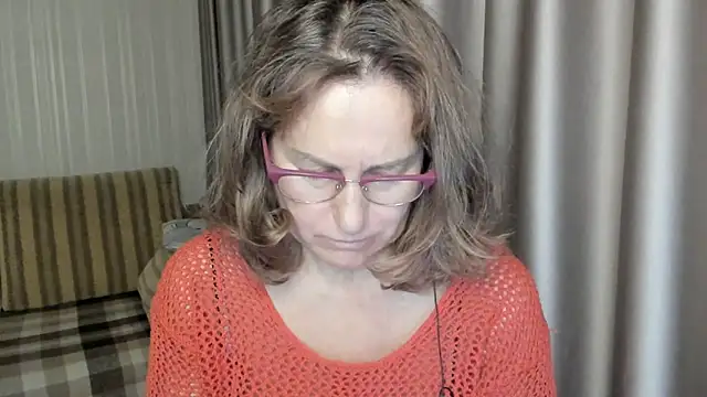 Snapshot of lauraoven chatting on December 10, 6:06 pm lauraoven online show from December 10, 6:06 pm