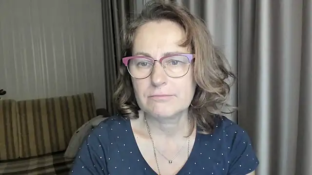 Snapshot of lauraoven chatting on December 21, 6:23 pm lauraoven online show from December 21, 6:23 pm