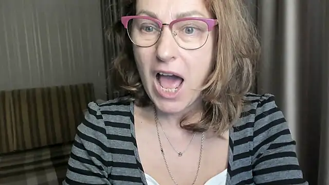 Snapshot of lauraoven chatting on December 24, 4:08 pm lauraoven online show from December 24, 4:08 pm