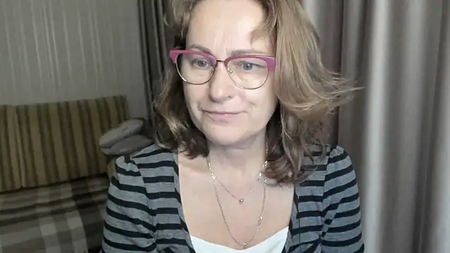 Snapshot of lauraoven chatting on December 26, 12:16 pm lauraoven online show from December 26, 12:16 pm