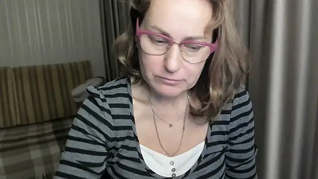 Snapshot of lauraoven chatting on December 26, 5:30 pm lauraoven online show from December 26, 5:30 pm