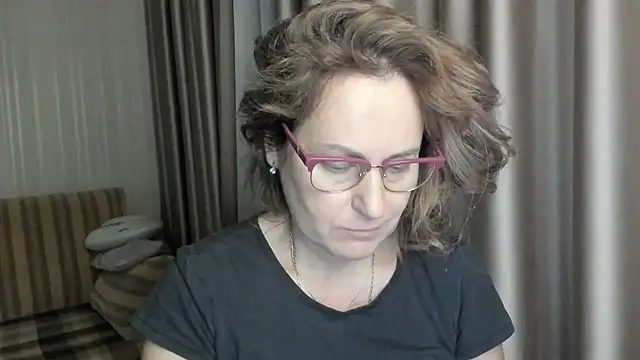 Snapshot of lauraoven chatting on December 30, 7:11 pm lauraoven online show from December 30, 7:11 pm