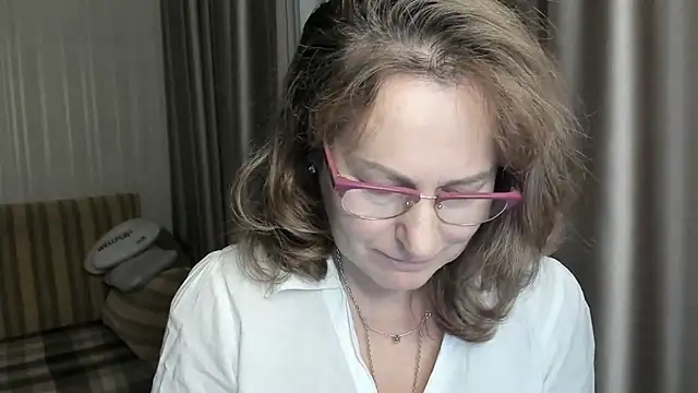 Snapshot of lauraoven chatting on January 5, 7:39 pm lauraoven online show from January 5, 7:39 pm
