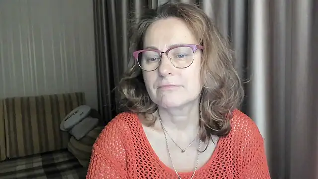 Snapshot of lauraoven chatting on January 8, 7:13 pm lauraoven online show from January 8, 7:13 pm