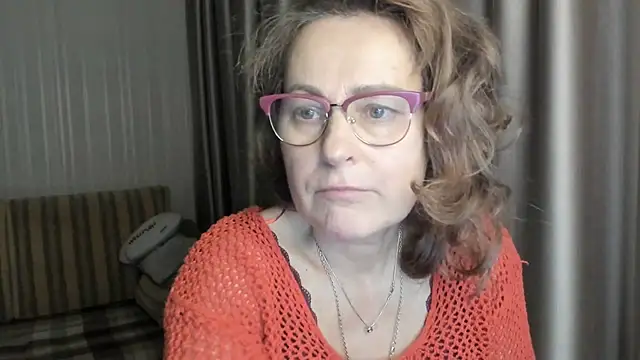 Snapshot of lauraoven chatting on January 9, 6:04 pm lauraoven online show from January 9, 6:04 pm
