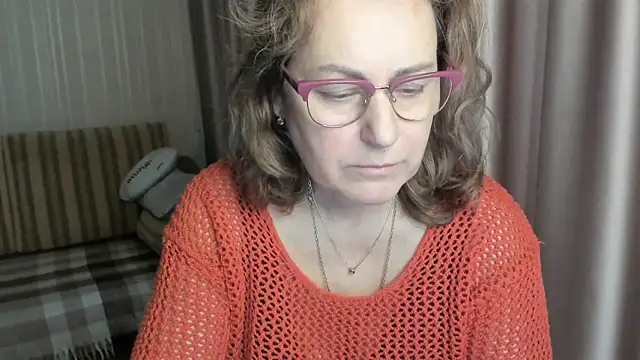 Snapshot of lauraoven chatting on January 11, 9:26 am lauraoven online show from January 11, 9:26 am