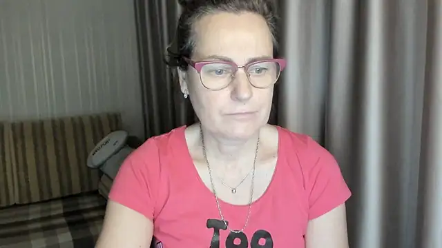 Snapshot of lauraoven chatting on January 11, 7:05 pm lauraoven online show from January 11, 7:05 pm