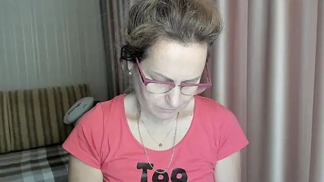 Snapshot of lauraoven chatting on January 12, 8:57 am lauraoven online show from January 12, 8:57 am