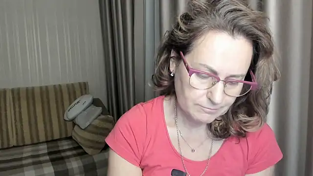 Snapshot of lauraoven chatting on January 12, 3:03 pm lauraoven online show from January 12, 3:03 pm
