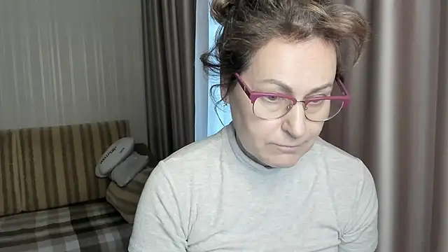 Snapshot of lauraoven chatting on January 13, 9:19 am lauraoven online show from January 13, 9:19 am