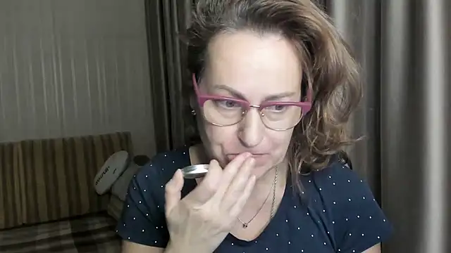 Snapshot of lauraoven chatting on January 15, 3:50 pm lauraoven online show from January 15, 3:50 pm