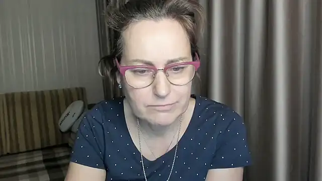 Snapshot of lauraoven chatting on January 15, 7:12 pm lauraoven online show from January 15, 7:12 pm