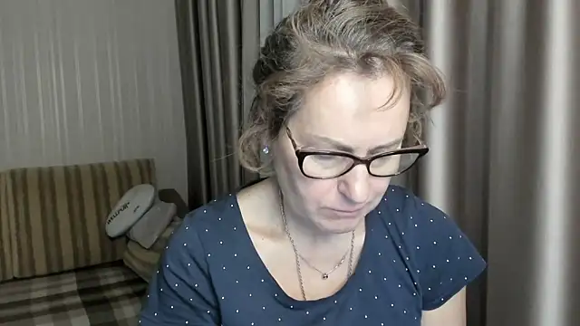 Snapshot of lauraoven chatting on January 16, 5:44 pm lauraoven online show from January 16, 5:44 pm
