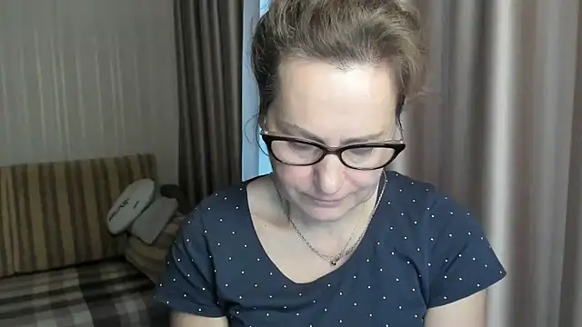 Snapshot of lauraoven chatting on January 17, 7:08 am lauraoven online show from January 17, 7:08 am