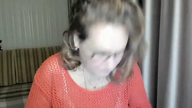 Snapshot of lauraoven chatting on January 22, 6:42 am lauraoven online show from January 22, 6:42 am