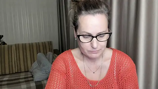 Snapshot of lauraoven chatting on January 26, 6:16 pm lauraoven online show from January 26, 6:16 pm