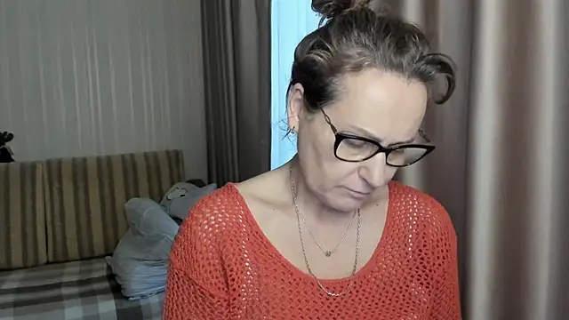 Snapshot of lauraoven chatting on February 2, 12:46 pm lauraoven online show from February 2, 12:46 pm