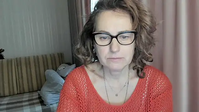 Snapshot of lauraoven chatting on February 4, 10:54 am lauraoven online show from February 4, 10:54 am