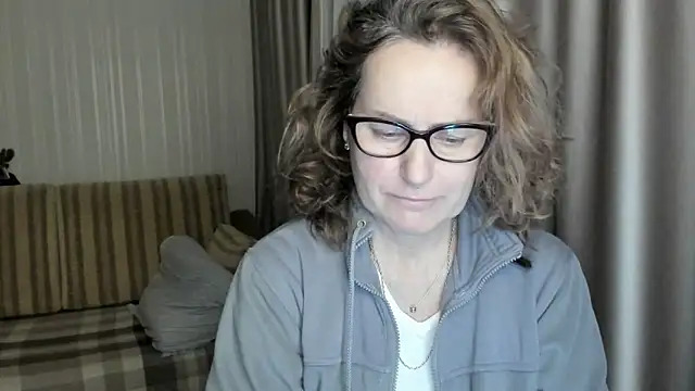 Snapshot of lauraoven chatting on February 5, 4:58 pm lauraoven online show from February 5, 4:58 pm