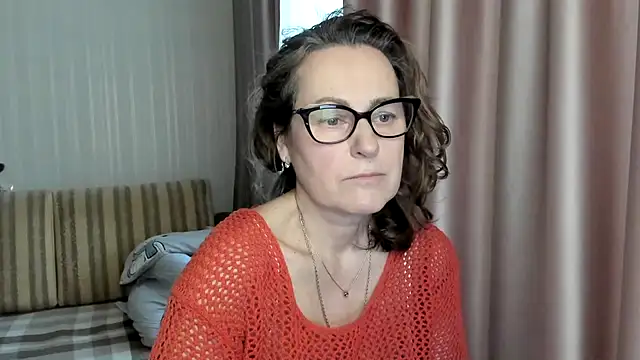 Snapshot of lauraoven chatting on February 11, 9:20 am lauraoven online show from February 11, 9:20 am