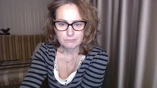 Snapshot of lauraoven chatting on February 12, 6:19 pm lauraoven online show from February 12, 6:19 pm