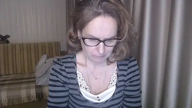 Snapshot of lauraoven chatting on February 13, 5:44 pm lauraoven online show from February 13, 5:44 pm