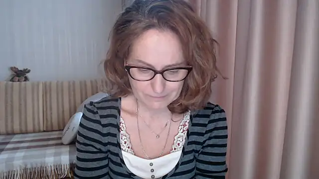 Snapshot of lauraoven chatting on February 14, 8:31 am lauraoven online show from February 14, 8:31 am