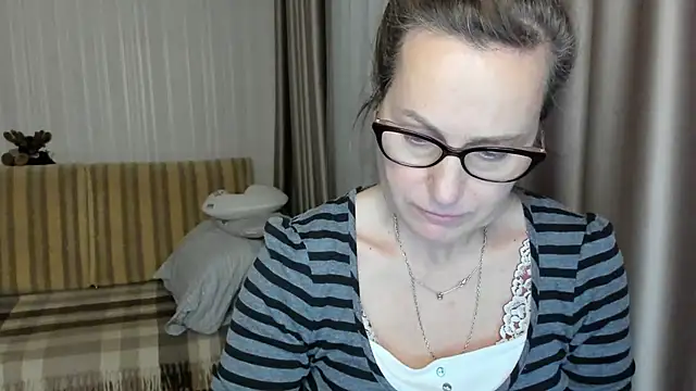 Snapshot of lauraoven chatting on February 18, 4:26 pm lauraoven online show from February 18, 4:26 pm