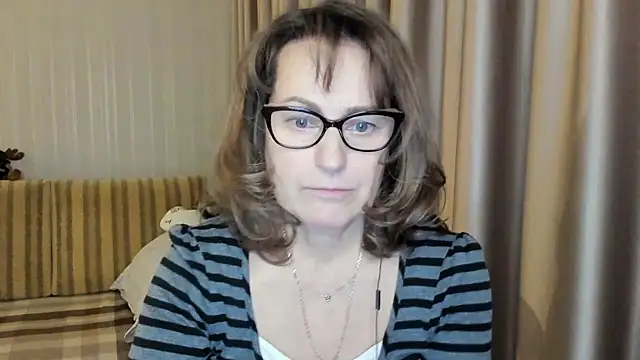 Snapshot of lauraoven chatting on February 19, 4:22 pm lauraoven online show from February 19, 4:22 pm