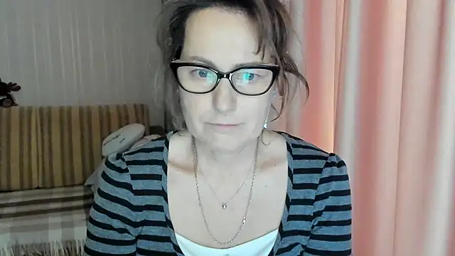 Snapshot of lauraoven chatting on February 20, 1:19 pm lauraoven online show from February 20, 1:19 pm