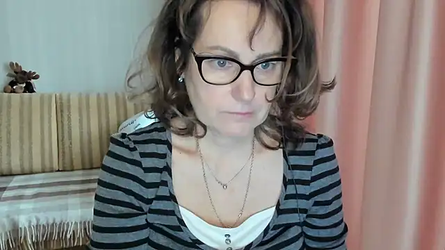 Snapshot of lauraoven chatting on February 21, 7:01 am lauraoven online show from February 21, 7:01 am