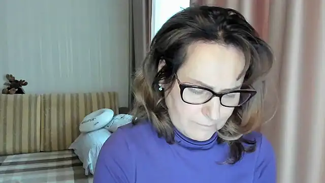 Snapshot of lauraoven chatting on February 22, 1:35 pm lauraoven online show from February 22, 1:35 pm