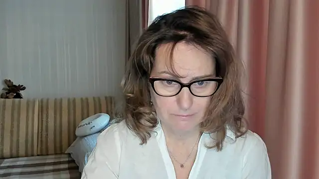 Snapshot of lauraoven chatting on February 23, 2:04 pm lauraoven online show from February 23, 2:04 pm