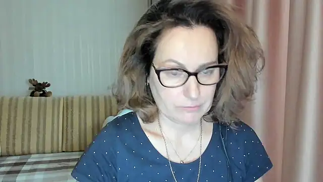 Snapshot of lauraoven chatting on March 1, 12:45 pm lauraoven online show from March 1, 12:45 pm