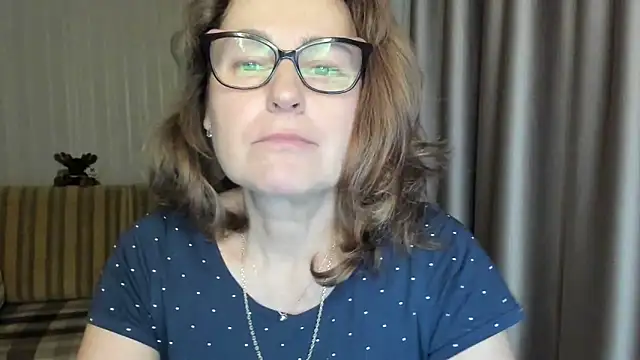 Snapshot of lauraoven chatting on March 1, 5:27 pm lauraoven online show from March 1, 5:27 pm