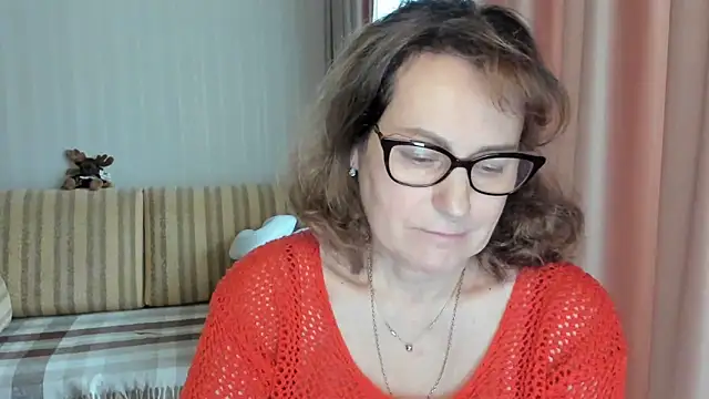 Snapshot of lauraoven chatting on March 2, 10:56 am lauraoven online show from March 2, 10:56 am