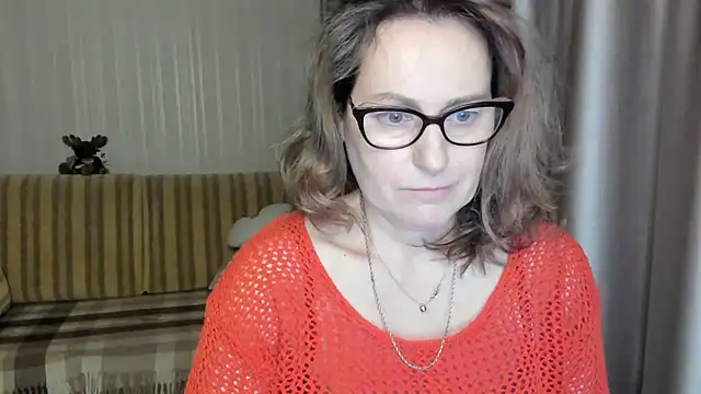Snapshot of lauraoven chatting on March 2, 4:42 pm lauraoven online show from March 2, 4:42 pm