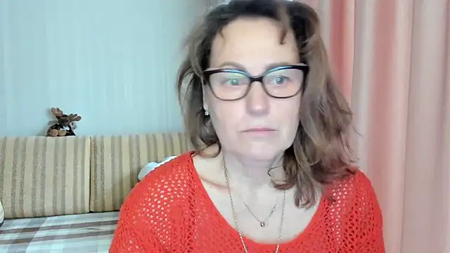 Snapshot of lauraoven chatting on March 3, 7:32 am lauraoven online show from March 3, 7:32 am
