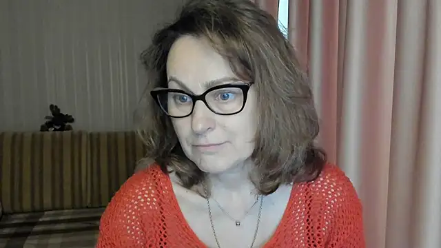 Snapshot of lauraoven chatting on March 3, 10:38 am lauraoven online show from March 3, 10:38 am