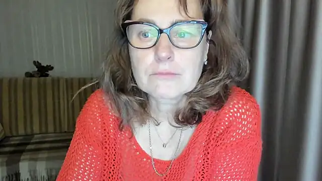 Snapshot of lauraoven chatting on March 3, 5:50 pm lauraoven online show from March 3, 5:50 pm
