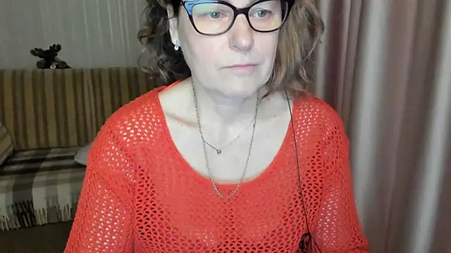 Snapshot of lauraoven chatting on March 5, 6:54 am lauraoven online show from March 5, 6:54 am
