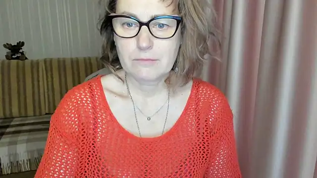 Snapshot of lauraoven chatting on March 5, 11:17 am lauraoven online show from March 5, 11:17 am