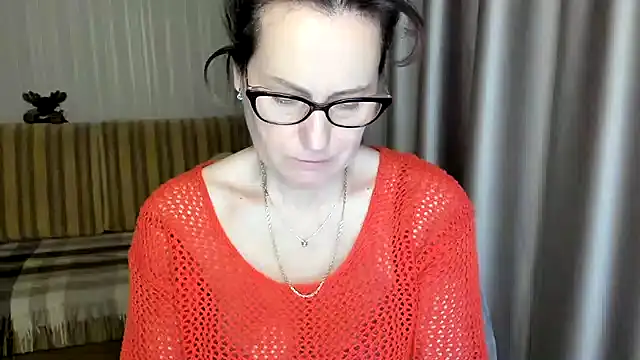 Snapshot of lauraoven chatting on March 5, 5:50 pm lauraoven online show from March 5, 5:50 pm